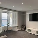 Large 1 Bedroom Flat With Private Parking